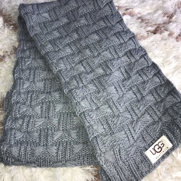 Ugg Pom Beanie and Scarf Set - Picture 5 of 5